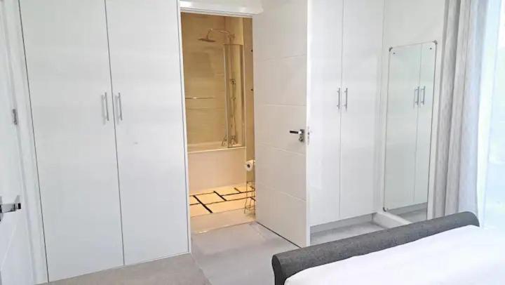 Cozy Double Room With Large En Suite Near Canary Wharf London With Amazing Views In A Shared Apartment ภายนอก รูปภาพ