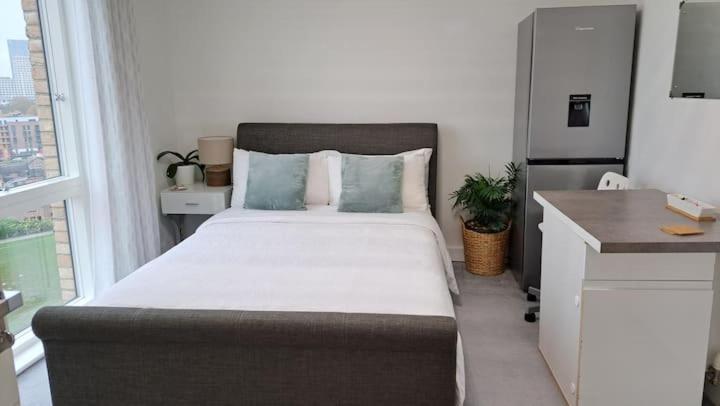 Cozy Double Room With Large En Suite Near Canary Wharf London With Amazing Views In A Shared Apartment ภายนอก รูปภาพ