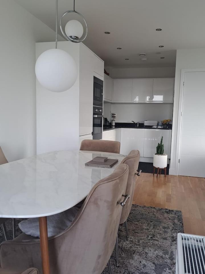 Cozy Double Room With Large En Suite Near Canary Wharf London With Amazing Views In A Shared Apartment ภายนอก รูปภาพ