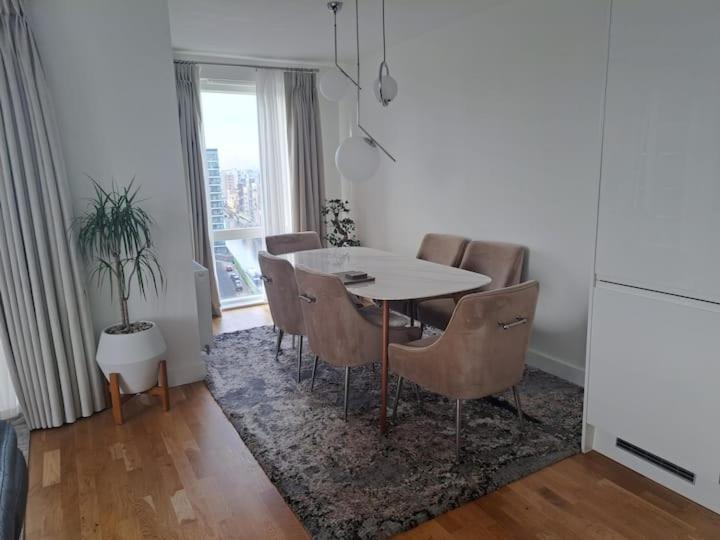 Cozy Double Room With Large En Suite Near Canary Wharf London With Amazing Views In A Shared Apartment ภายนอก รูปภาพ