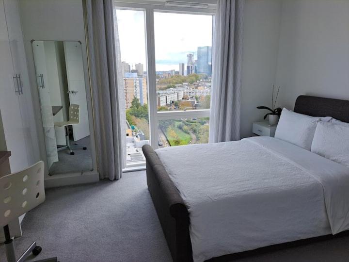 Cozy Double Room With Large En Suite Near Canary Wharf London With Amazing Views In A Shared Apartment ภายนอก รูปภาพ