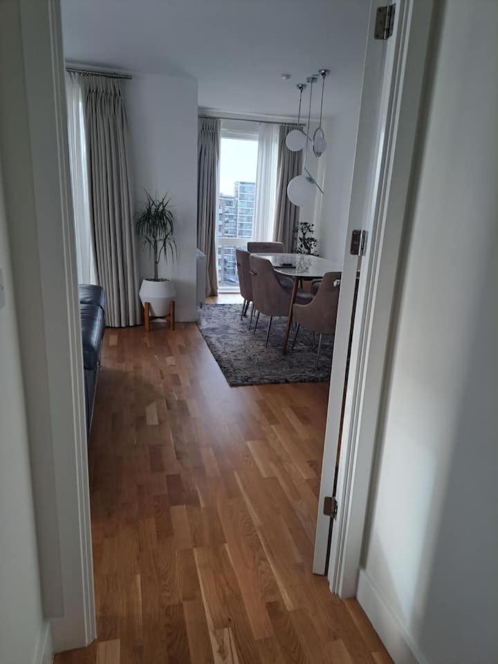 Cozy Double Room With Large En Suite Near Canary Wharf London With Amazing Views In A Shared Apartment ภายนอก รูปภาพ
