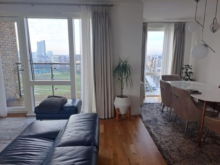 Cozy Double Room With Large En Suite Near Canary Wharf London With Amazing Views In A Shared Apartment ภายนอก รูปภาพ