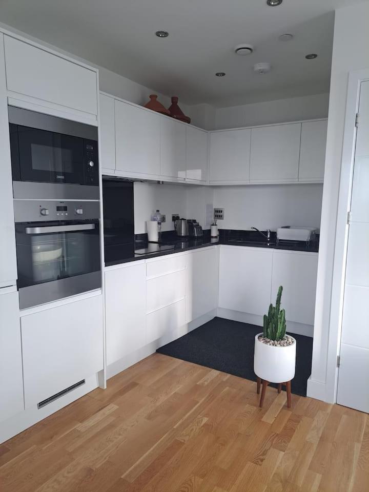 Cozy Double Room With Large En Suite Near Canary Wharf London With Amazing Views In A Shared Apartment ภายนอก รูปภาพ
